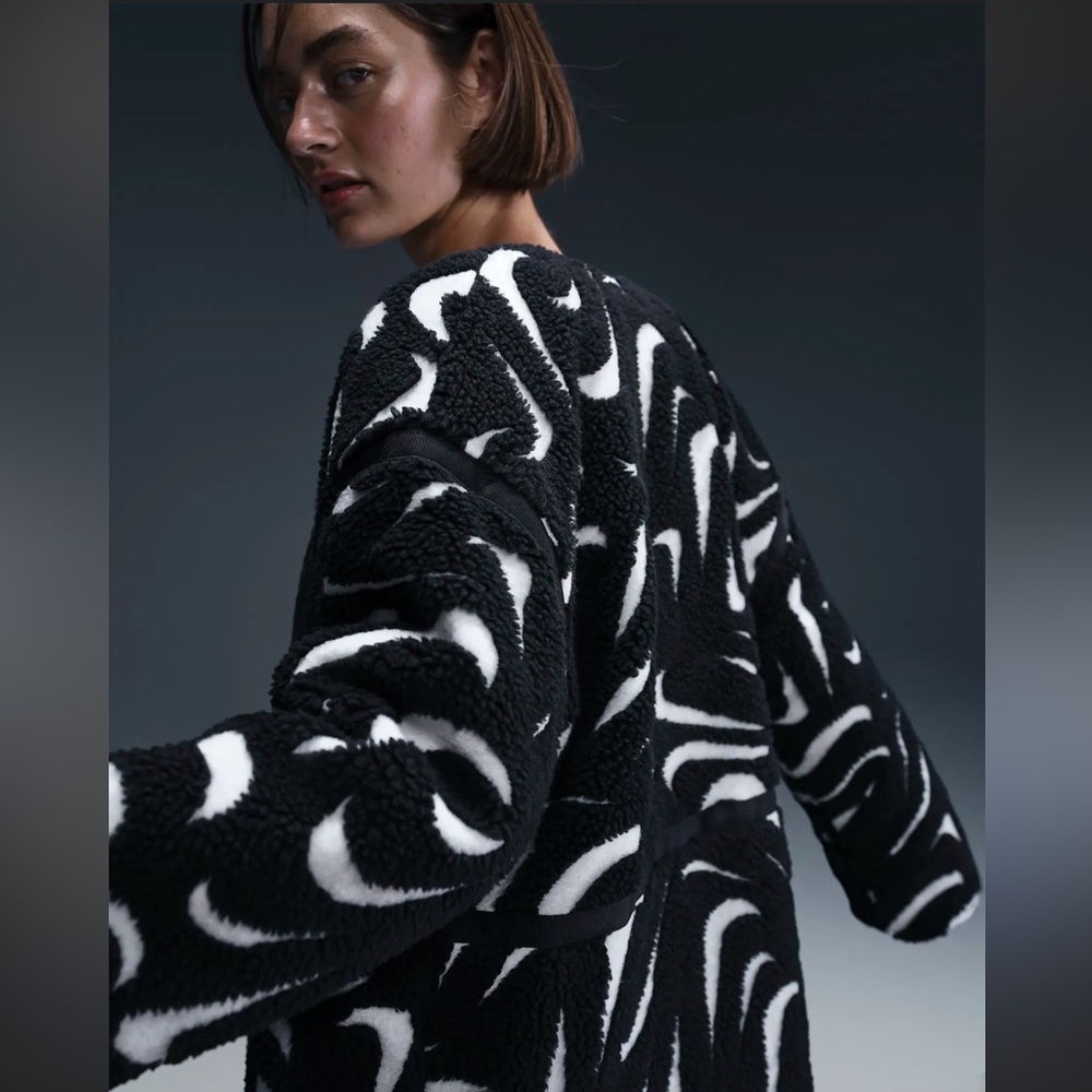 Nike Sportswear Women's Loose High-Pile Jacket - Picture 2 of 4